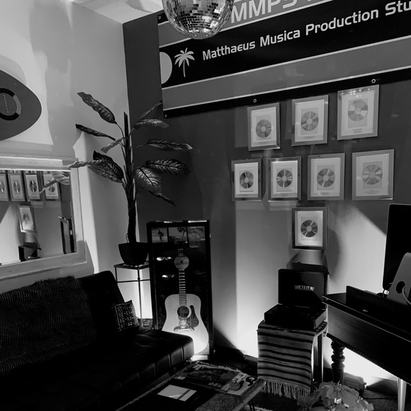 Matthew Tufts Moore PopUp Shop on PoshMark Welcome - Picture 3 of 8